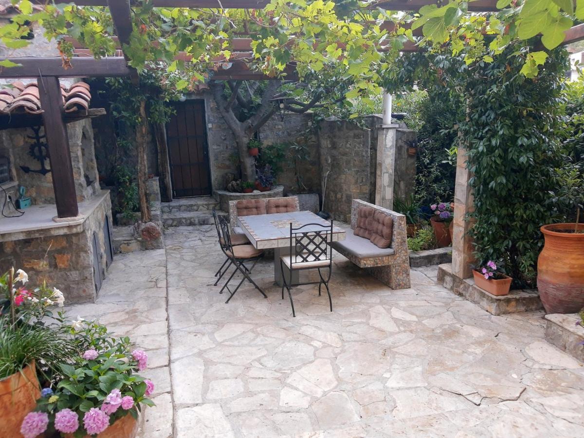 Sea-Side Old Stone Villa With A Private Garden Budva Eksteriør bilde