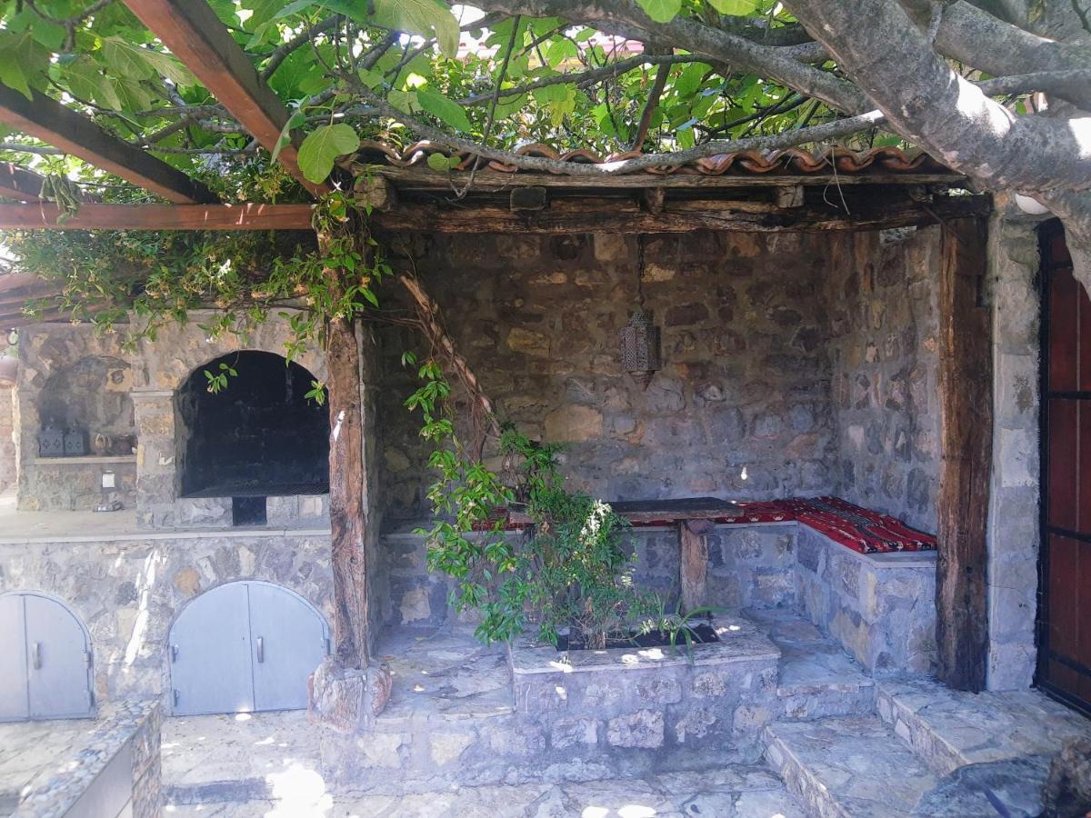 Sea-Side Old Stone Villa With A Private Garden Budva Eksteriør bilde